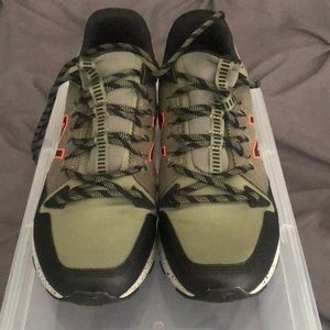 Mens New Balance sneaker with the foam cushion